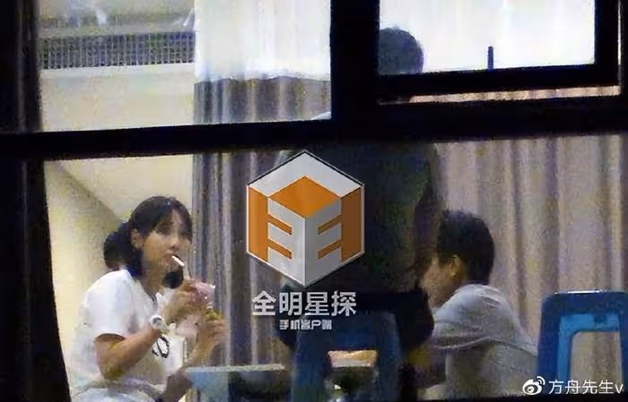 39歲白百何抽菸喝酒被拍,動作嫻熟菸癮超大,當眾撓鼻子毫無偶像包袱