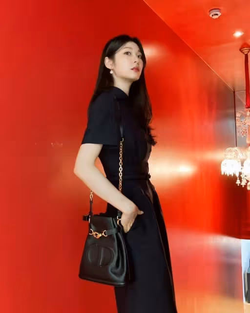 BLACKPINK智秀與花滑女王金允兒,照片順序,讓韓網友爭論不已