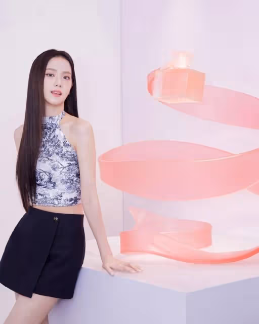 BLACKPINK智秀與花滑女王金允兒,照片順序,讓韓網友爭論不已
