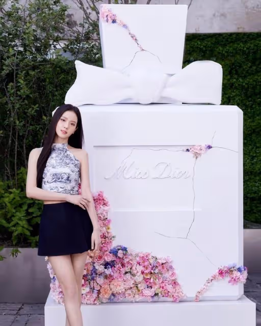 BLACKPINK智秀與花滑女王金允兒,照片順序,讓韓網友爭論不已