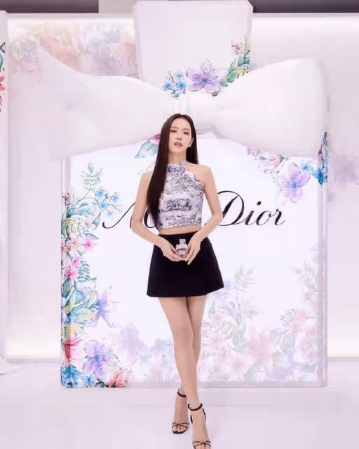 BLACKPINK智秀與花滑女王金允兒,照片順序,讓韓網友爭論不已