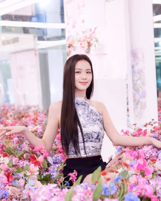 BLACKPINK智秀與花滑女王金允兒,照片順序,讓韓網友爭論不已