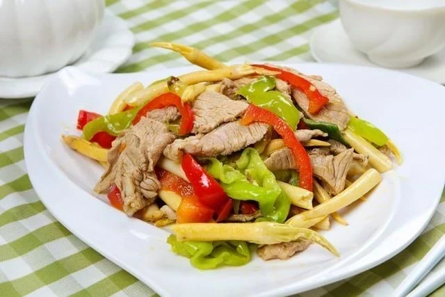 因為一條毛巾，兒媳婦破口大罵，兒子陰著臉，隔天我離開就回老家，至於孩子有沒有人帶，就讓他們自己操心吧！