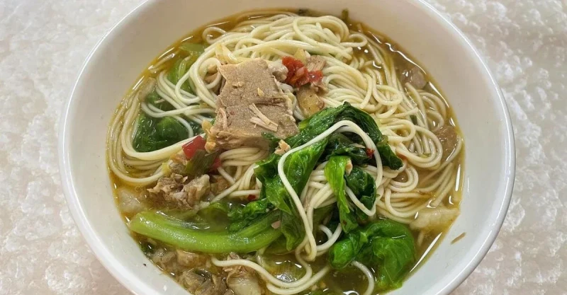 同學聚會，一碗麵條要了我1.5萬，1個月後我接到1個電話，驚呆了