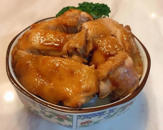 同學聚會，一碗麵條要了我1.5萬，1個月後我接到1個電話，驚呆了