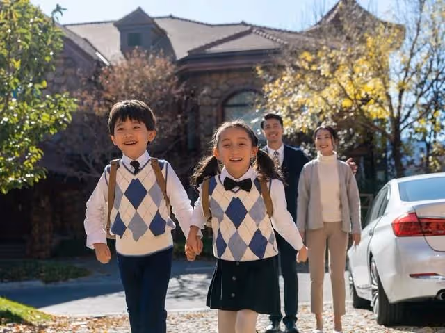 她工資15000，每月給婆婆2000，婆婆讓她把房給小叔子結婚