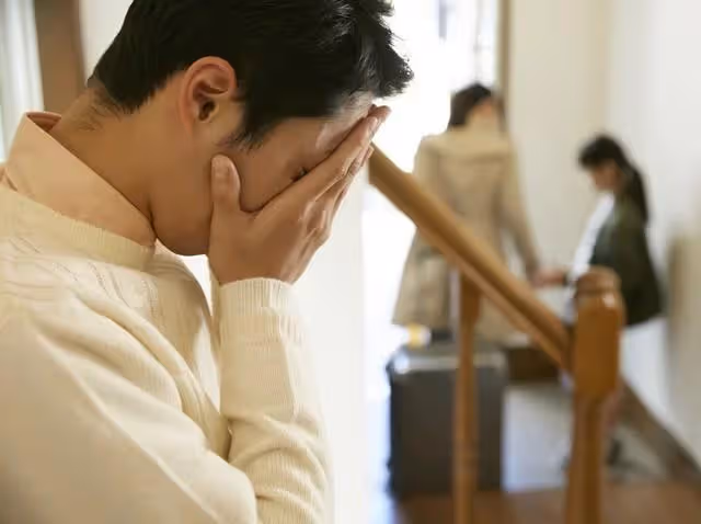 她工資15000，每月給婆婆2000，婆婆讓她把房給小叔子結婚