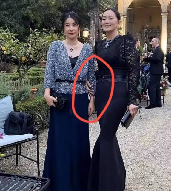 義大利這一夜,郭晶晶和鞏俐的合照,揭開了她在闊太中的真實地位