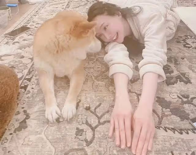 鄭爽最新近照曝光,狀態不佳身材發福,頭髮稀疏,體態如中年婦女