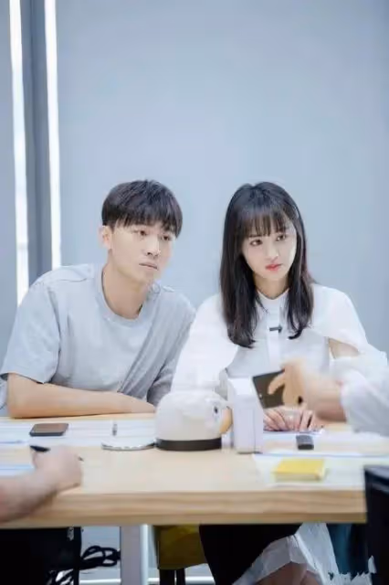 鄭爽最新近照曝光,狀態不佳身材發福,頭髮稀疏,體態如中年婦女