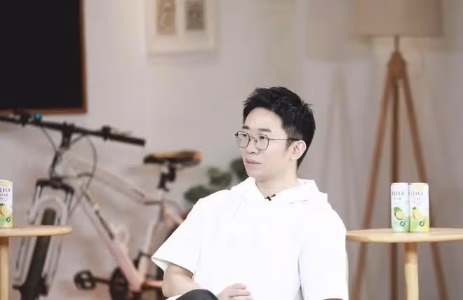 楊迪前任性別被扒,戀情再添新細節,對方信息曝光疑似男性妝造師