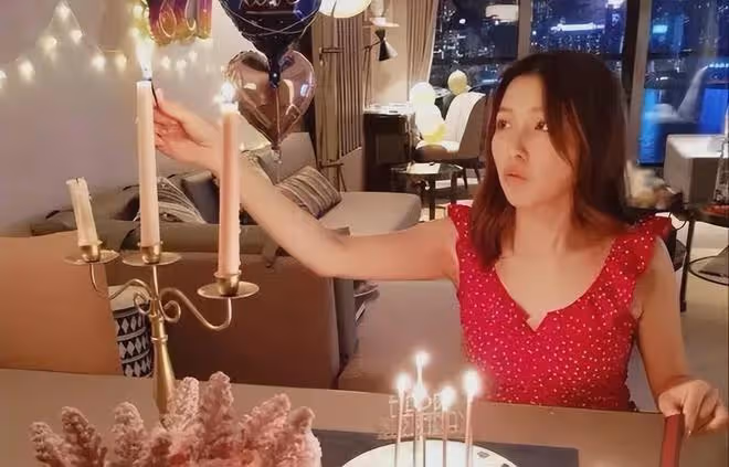 郭嘉文被孤立,閨蜜林凱恩飛內地做直播行業!李澤楷對她失去興趣