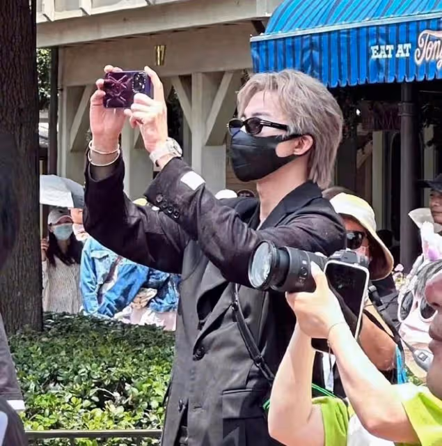 大瓜!趙露思劉宇寧疑同游迪士尼,約會細節被扒,戀情疑曝光