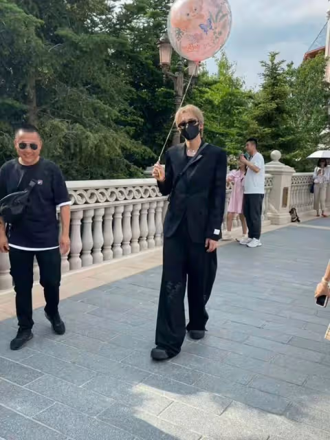 大瓜!趙露思劉宇寧疑同游迪士尼,約會細節被扒,戀情疑曝光