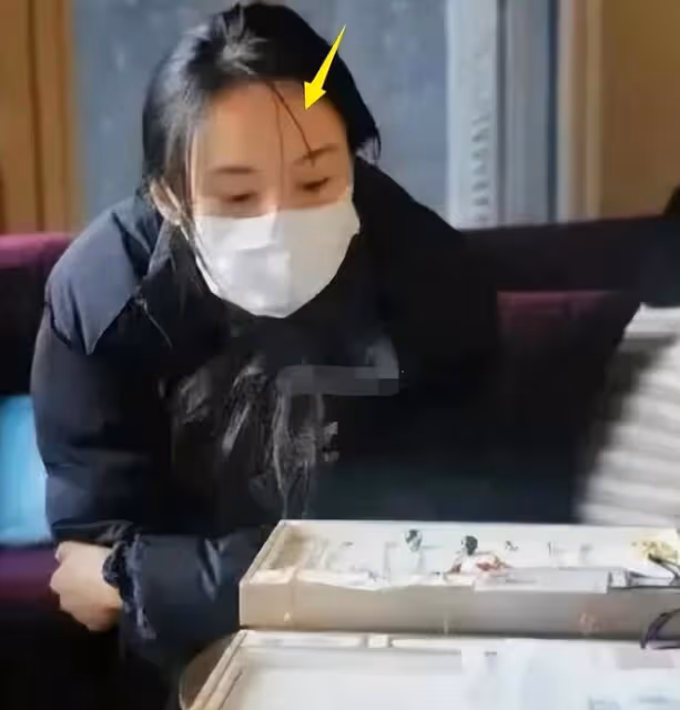 鄭爽徹底放飛自我!臃腫油膩認不出,曝其在美國撿破爛、喝自來水