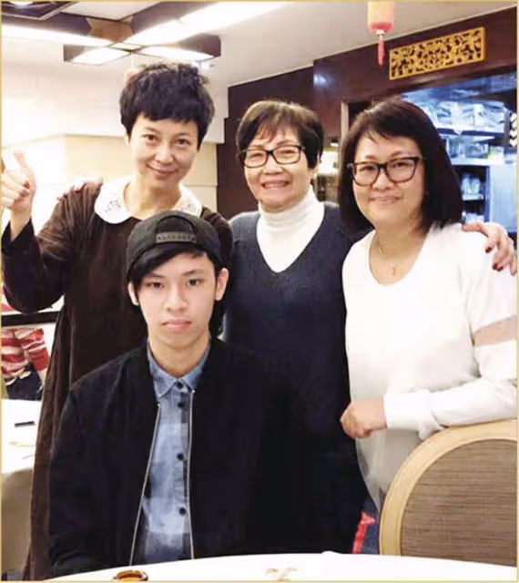 羅嘉良攜二婚妻子回港探親!跟前妻仍有聯繫,兒子近照曝光太像爸