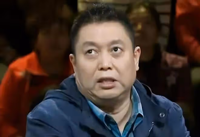 央視主持人王為念罕曬娃!小孫子登T台走秀超有范,五官太像爺爺