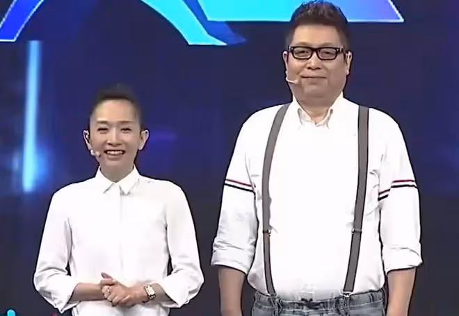 央視主持人王為念罕曬娃!小孫子登T台走秀超有范,五官太像爺爺