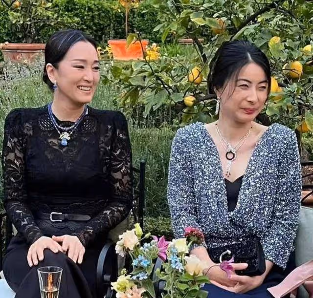 郭晶晶和鞏俐的「雙皇」合照引熱議！郭晶晶冠軍的光環為霍家發熱