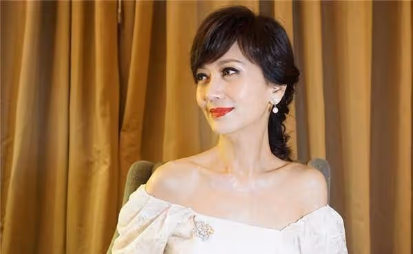 與趙雅芝齊名,曾被騙跟張國榮拍「時尚片」,丈夫也是當紅演員!