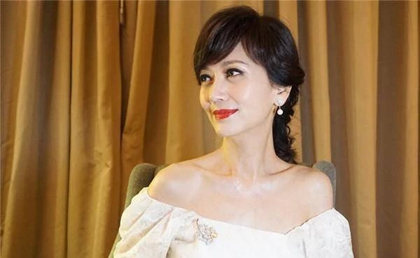 與趙雅芝齊名，曾被騙跟張國榮拍「時尚片」，丈夫也是當紅演員！