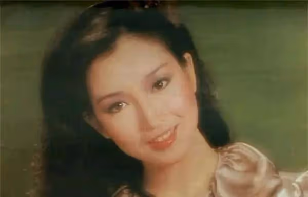 與趙雅芝齊名,曾被騙跟張國榮拍「時尚片」,丈夫也是當紅演員!