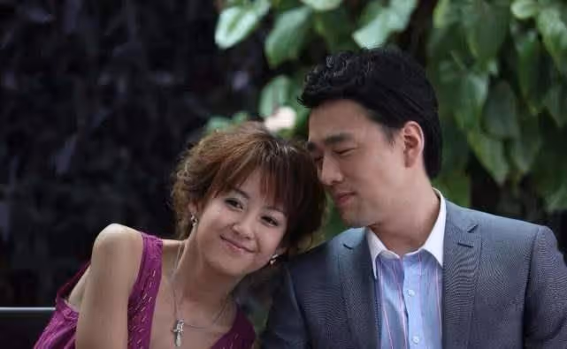 出道25年零緋聞,當紅時娶初戀,他才是人生大贏家!