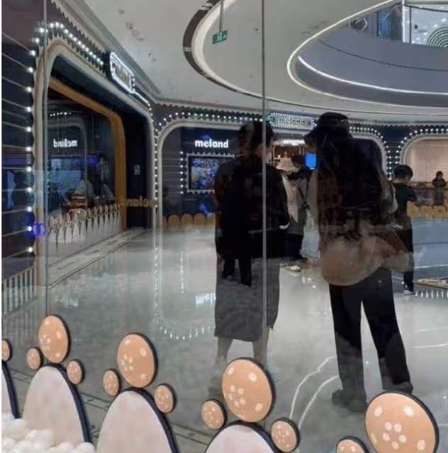 郭碧婷兒女雙全後放飛自我！素顏跟向太帶女兒出遊，女兒好漂亮啊