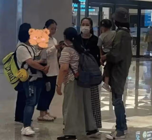 郭碧婷兒女雙全後放飛自我!素顏跟向太帶女兒出遊,女兒好漂亮啊