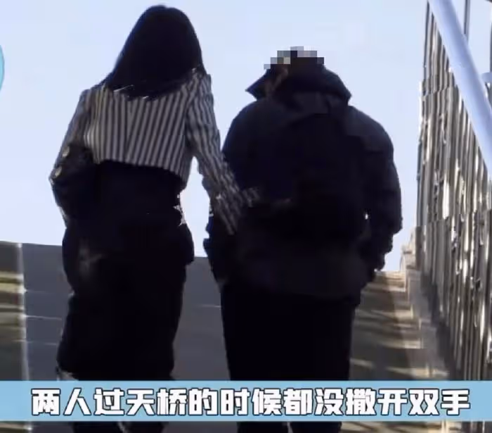 大鵬新婚妻子疑曝光,女方牽手大鵬露正臉稍顯老,此前被曝已有兒子