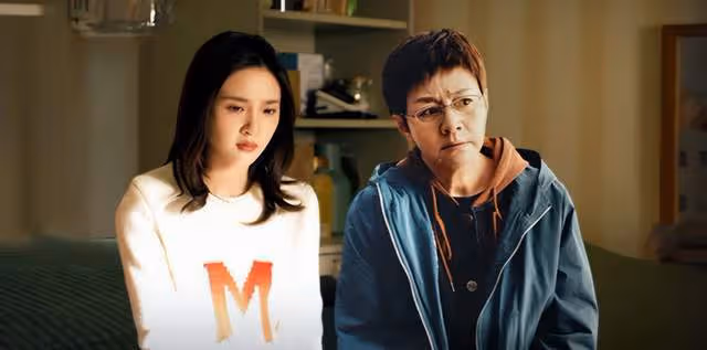 宋丹丹機場偶遇郝蕾,順口叫了一聲張春梅,郝蕾的反應讓人笑翻