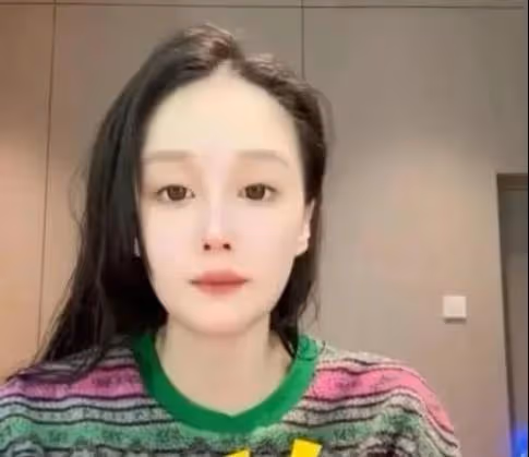 馬麗娟拎40萬包包車站接親家，趙本山未露面，兒子牛牛反應惹熱議