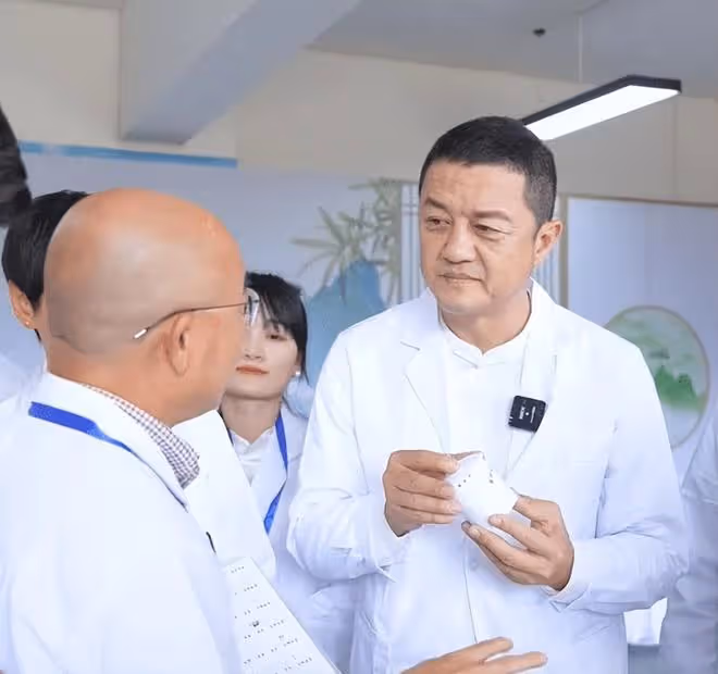 李亞鵬又翻車!參加鬥茶比賽得0分,一臉不服氣,討好評委遭回懟