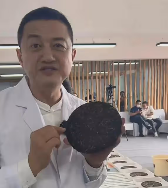 李亞鵬又翻車!參加鬥茶比賽得0分,一臉不服氣,討好評委遭回懟