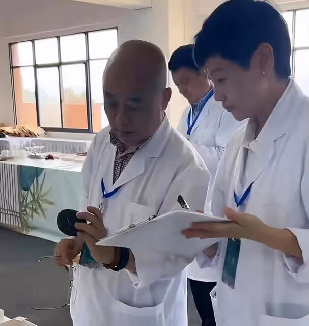 李亞鵬又翻車!參加鬥茶比賽得0分,一臉不服氣,討好評委遭回懟