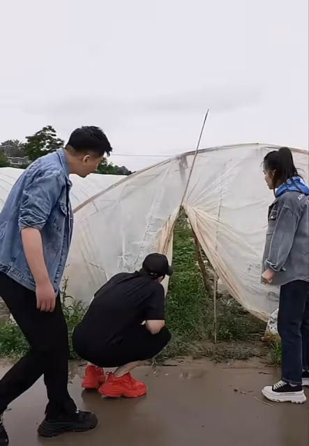 嘎子:下鄉助農直播,要坐頭等艙機場拉橫幅歡迎,網友說鋪張浪費