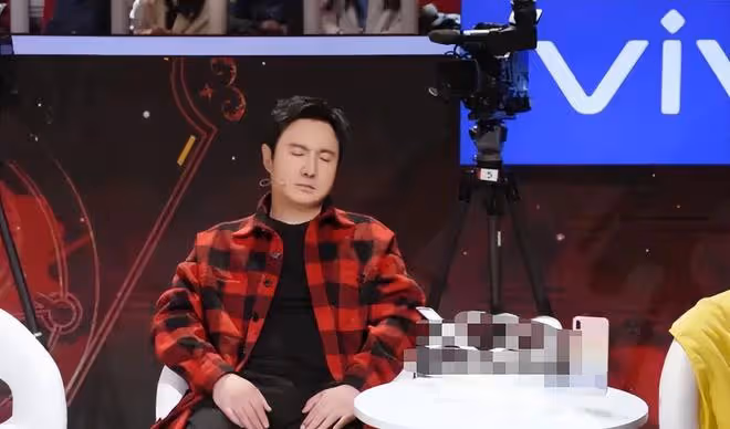 曝沈騰病情惡化!活動中睡著,張譯吳京一臉擔憂,背後原因太現實