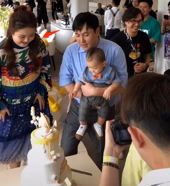 曝沈騰病情惡化!活動中睡著,張譯吳京一臉擔憂,背後原因太現實