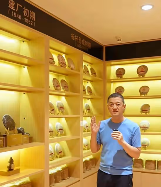 李亞鵬拿自己研發普洱茶去參賽，發現茶里有蟲殼，專家評委給0分