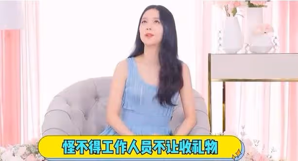 BLACKPINK演唱會,粉絲將裝有攝像頭的娃娃扔到台上,Lisa撿起扔回