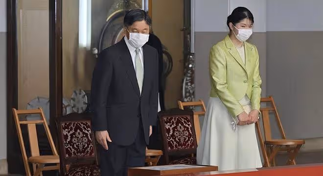 日本愛子公主出席音樂會!穿綠西裝將頭髮盤起真顯老,像翻版雅子