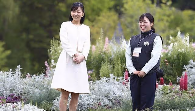 日本愛子公主出席音樂會!穿綠西裝將頭髮盤起真顯老,像翻版雅子