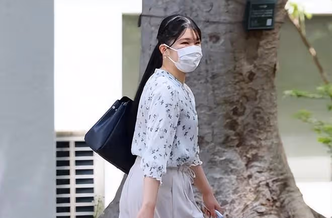 日本愛子公主出席音樂會!穿綠西裝將頭髮盤起真顯老,像翻版雅子