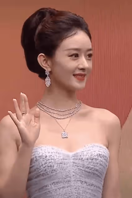 芭莎夜85花殺瘋了!趙麗穎氣場全開楊紫臉像蠟像熱巴異域風