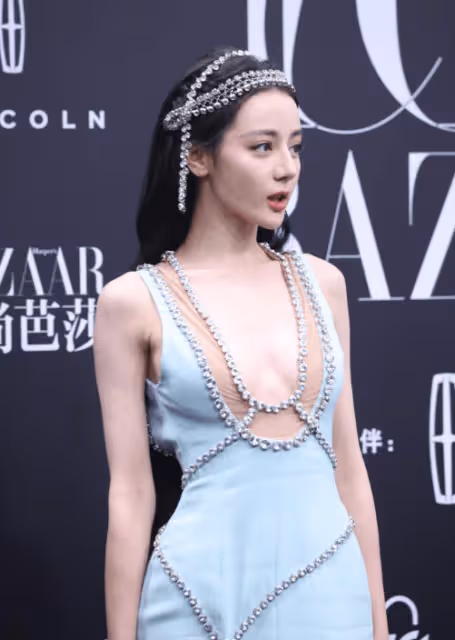 芭莎夜85花殺瘋了!趙麗穎氣場全開楊紫臉像蠟像熱巴異域風