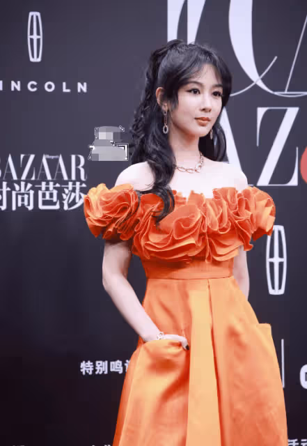 芭莎夜85花殺瘋了!趙麗穎氣場全開楊紫臉像蠟像熱巴異域風