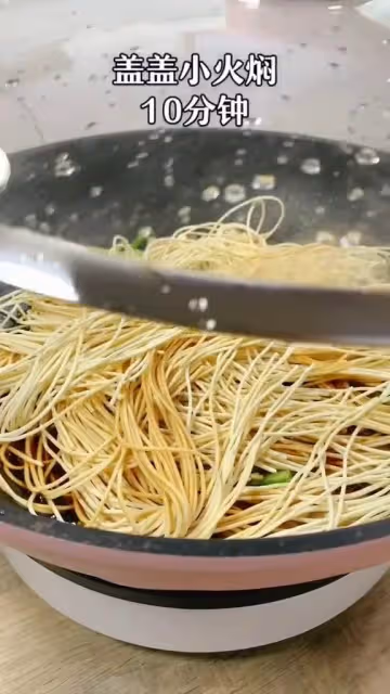 我家麵條不用煮不用炒,10分鐘出鍋,兒子最愛,連吃一周也不膩!