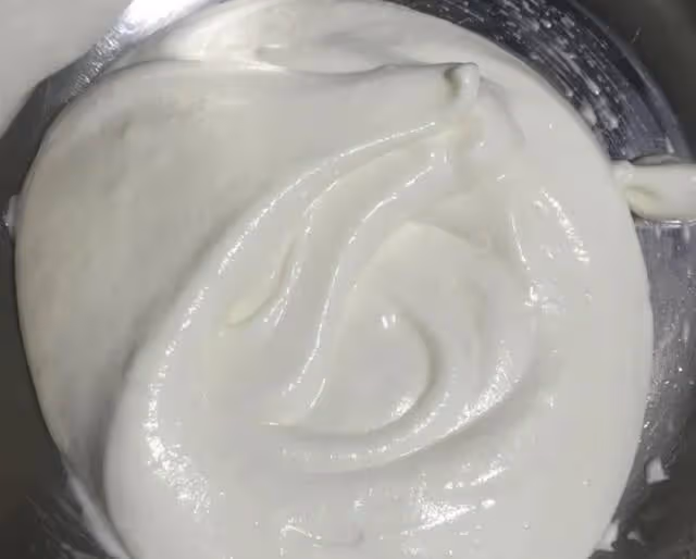 2個蛋清,1盒酸奶,教你做好吃的零食,咬一口嘎嘣脆,入口即化