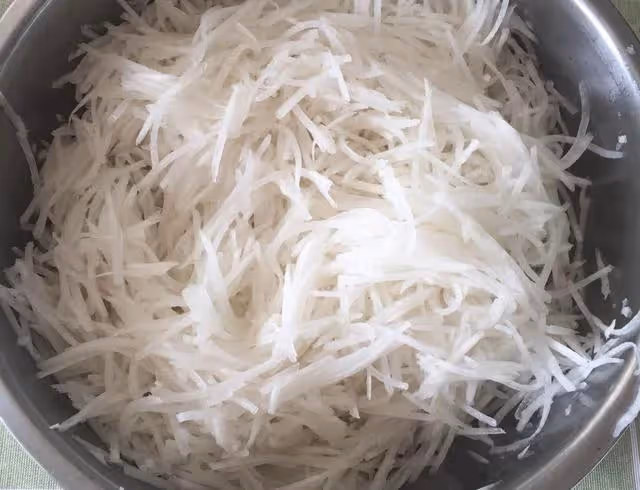 炸蘿蔔丸子好吃有技巧,這樣食材不能少,加上它外酥里軟超好吃!