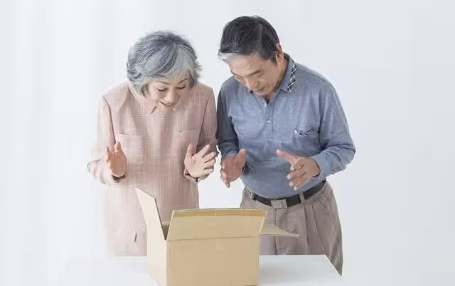 和親家公搭夥過日子,第一天就被立規矩,大媽怒懟:你自己過吧